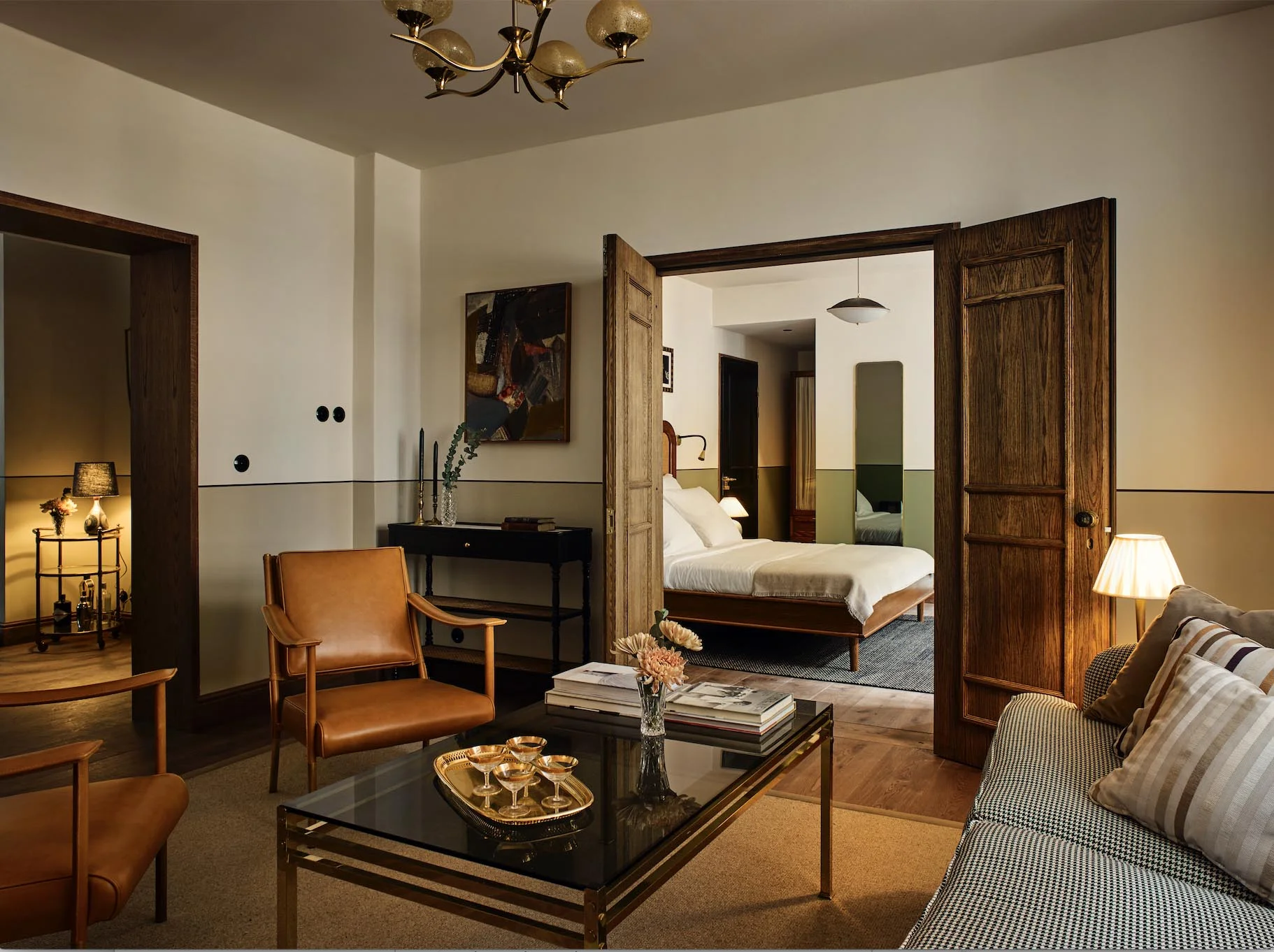 Lind + Almond, Hotel Sanders