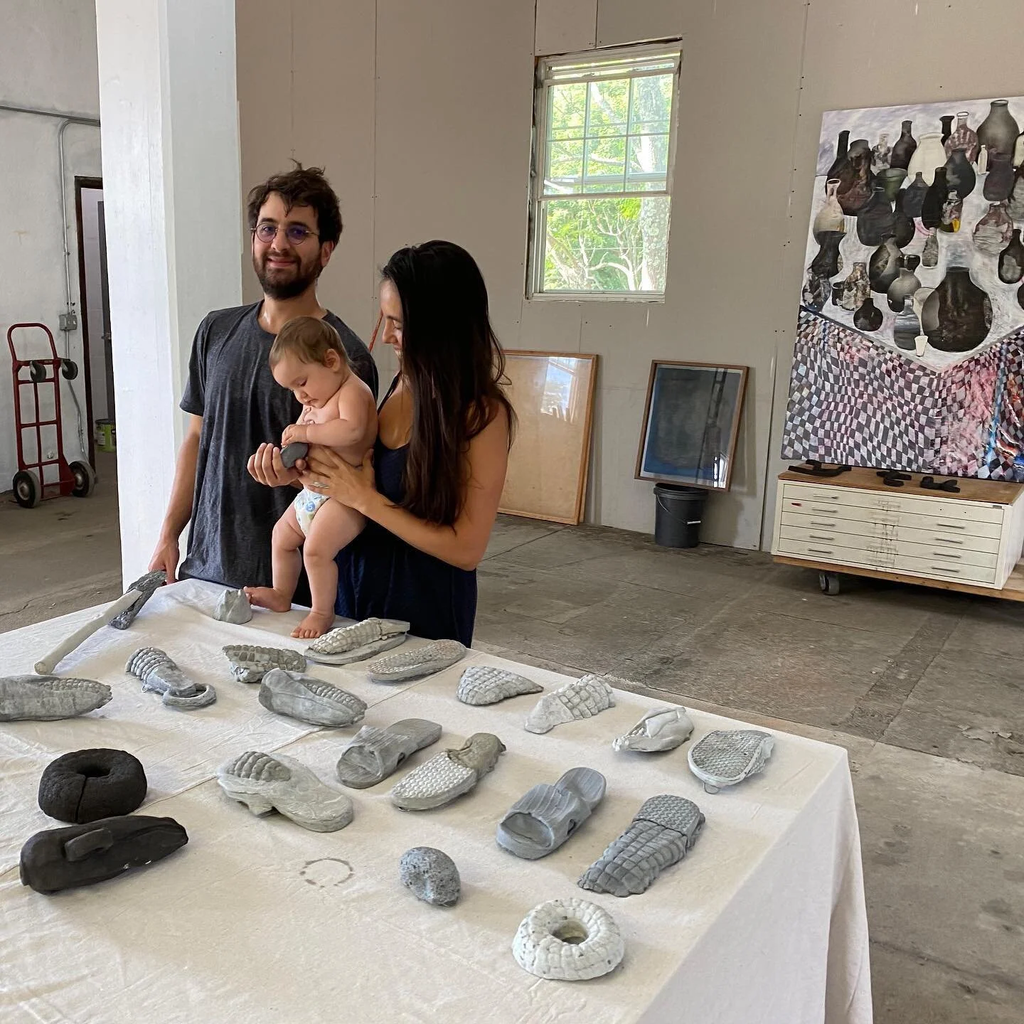 We&rsquo;ll always remember the summer studio days with Velia and cement avocados 🥑 

Thanks @paolomentasti for visiting and taking the photo!

#cement #casts #studiodays #artistfamily #babylife