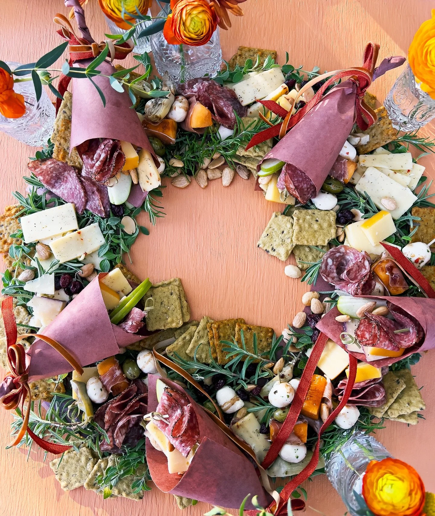 This charcuterie wreath complete with mini cornucopias has me feeling all host-y. #AD 

I partnered with @crunchmastercrackers to come up with a delicious holiday get-together snack solution that comes together  quick enough to throw together right b