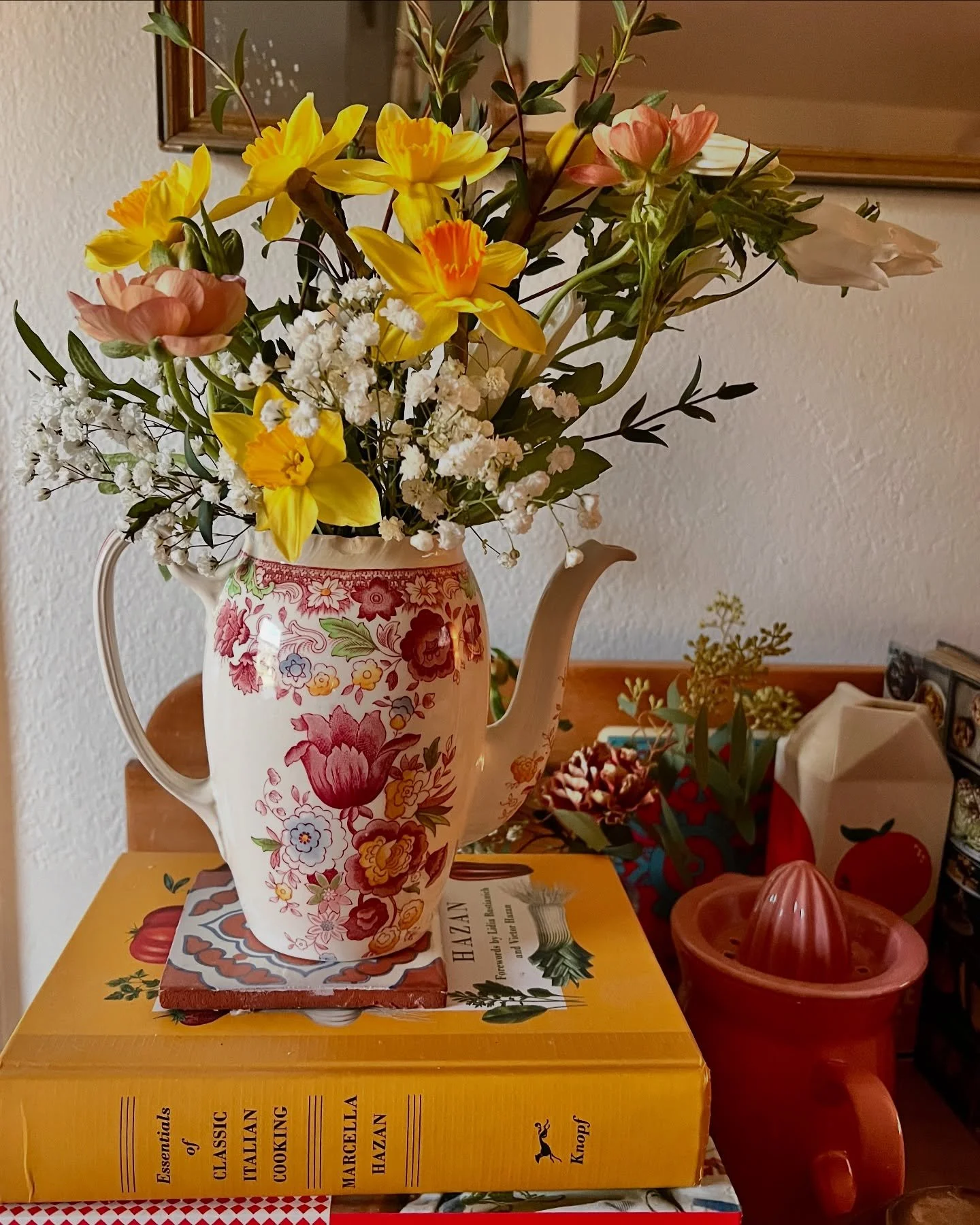 Life lately ☀️
-My favorite bouq of 2025 thus far 
-Quick naptime bloom gather 
-My cute guys at @lucysfriedchick in their matching Lucy&rsquo;s shirts 🍗🥹
-Garden snooze 
-Freshly harvested 🥬 
-First fries 🍟 
-Flower sowing day 🌼
-We have been s