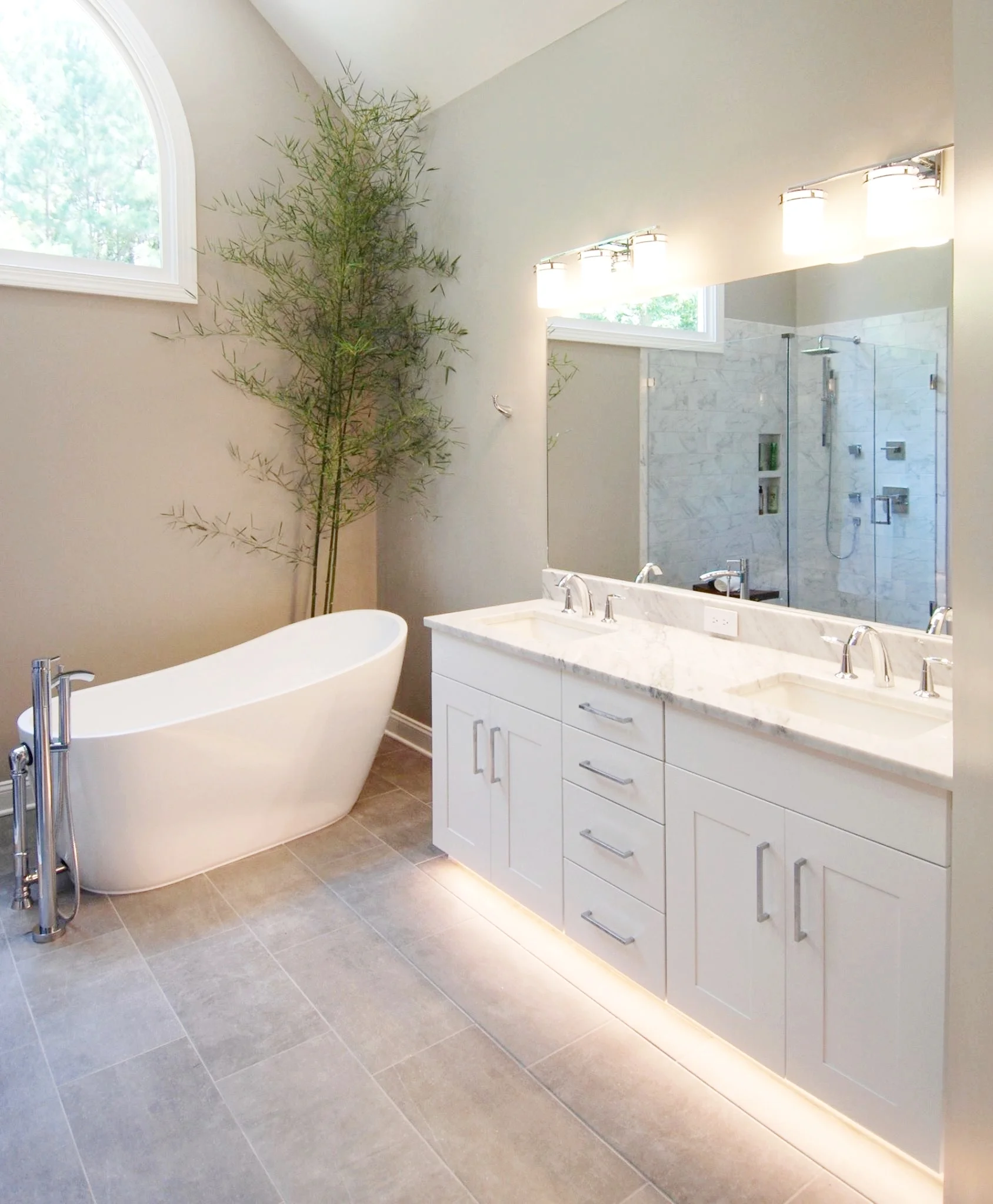 PLAINVIEW WIDE, ARCTIC WHITE PAINT