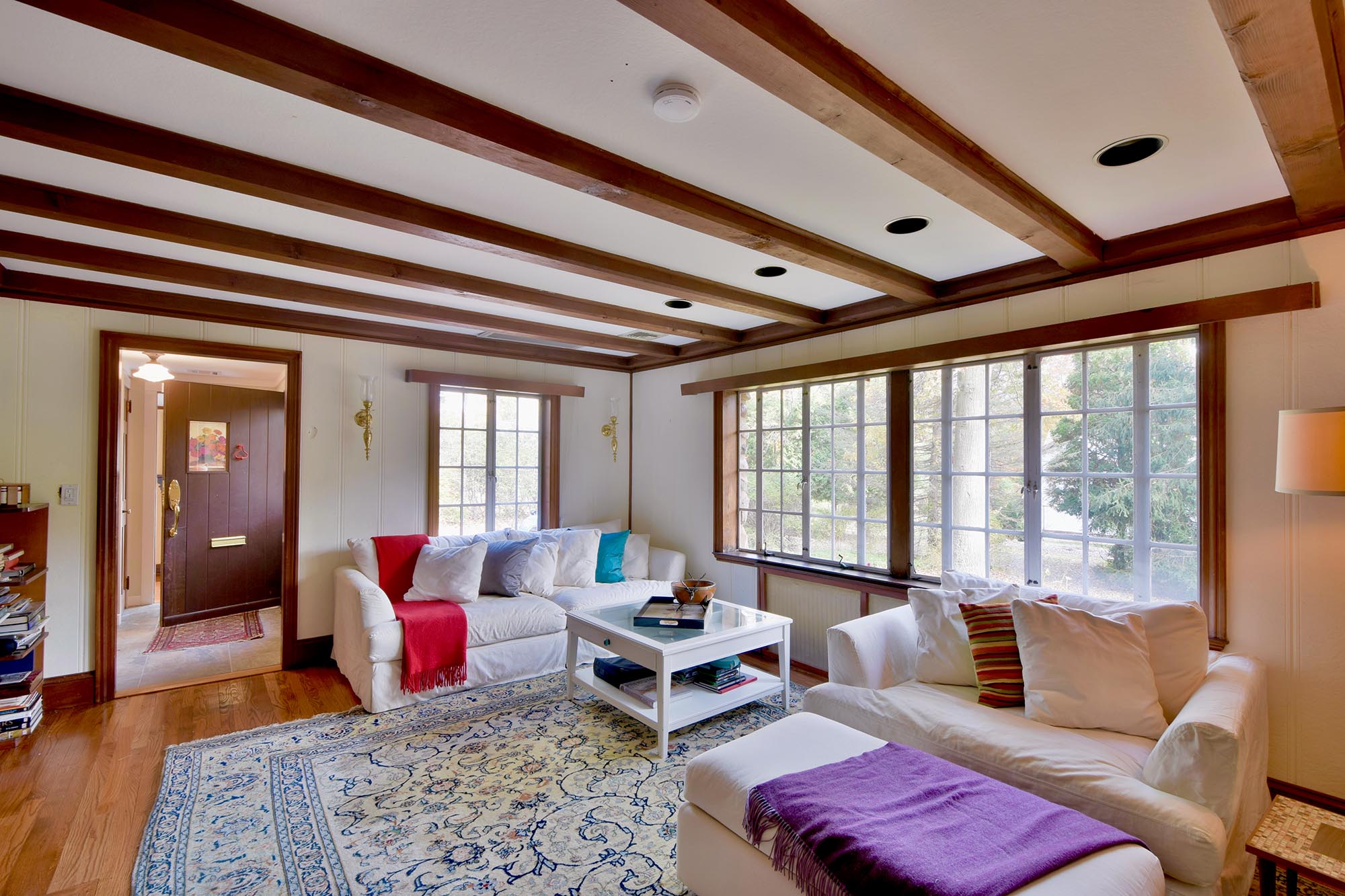 Lead the eye to dramatic details