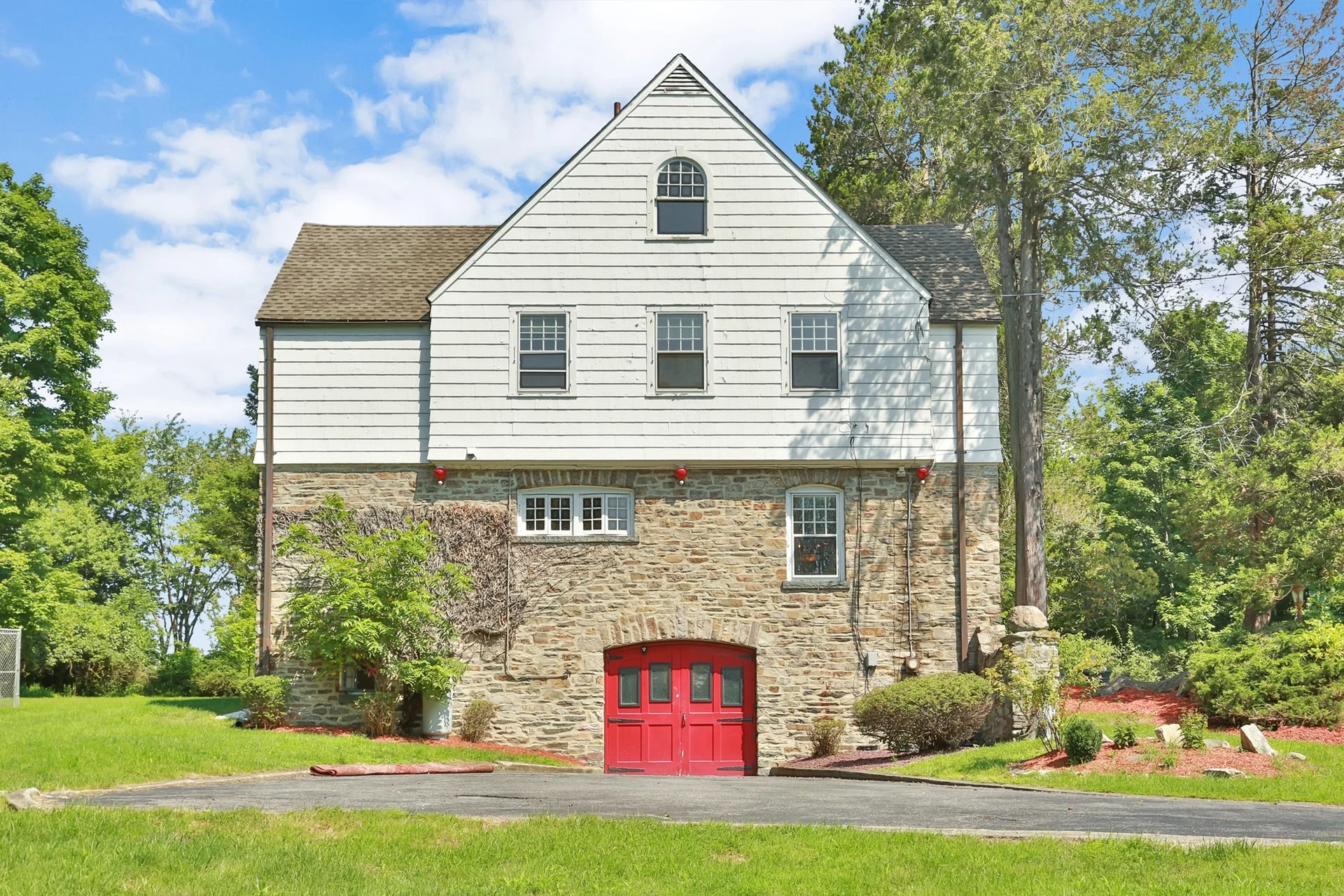  Photos courtesy Hudson Valley Realty / Jump Visual 