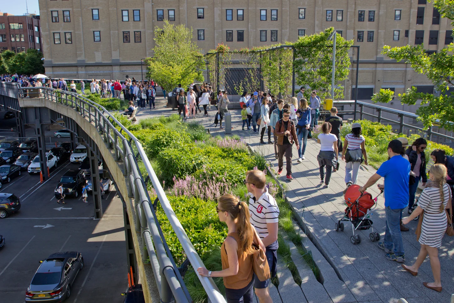 Photo from : http://www.greenroofs.com/projects/pview.php?id=1139