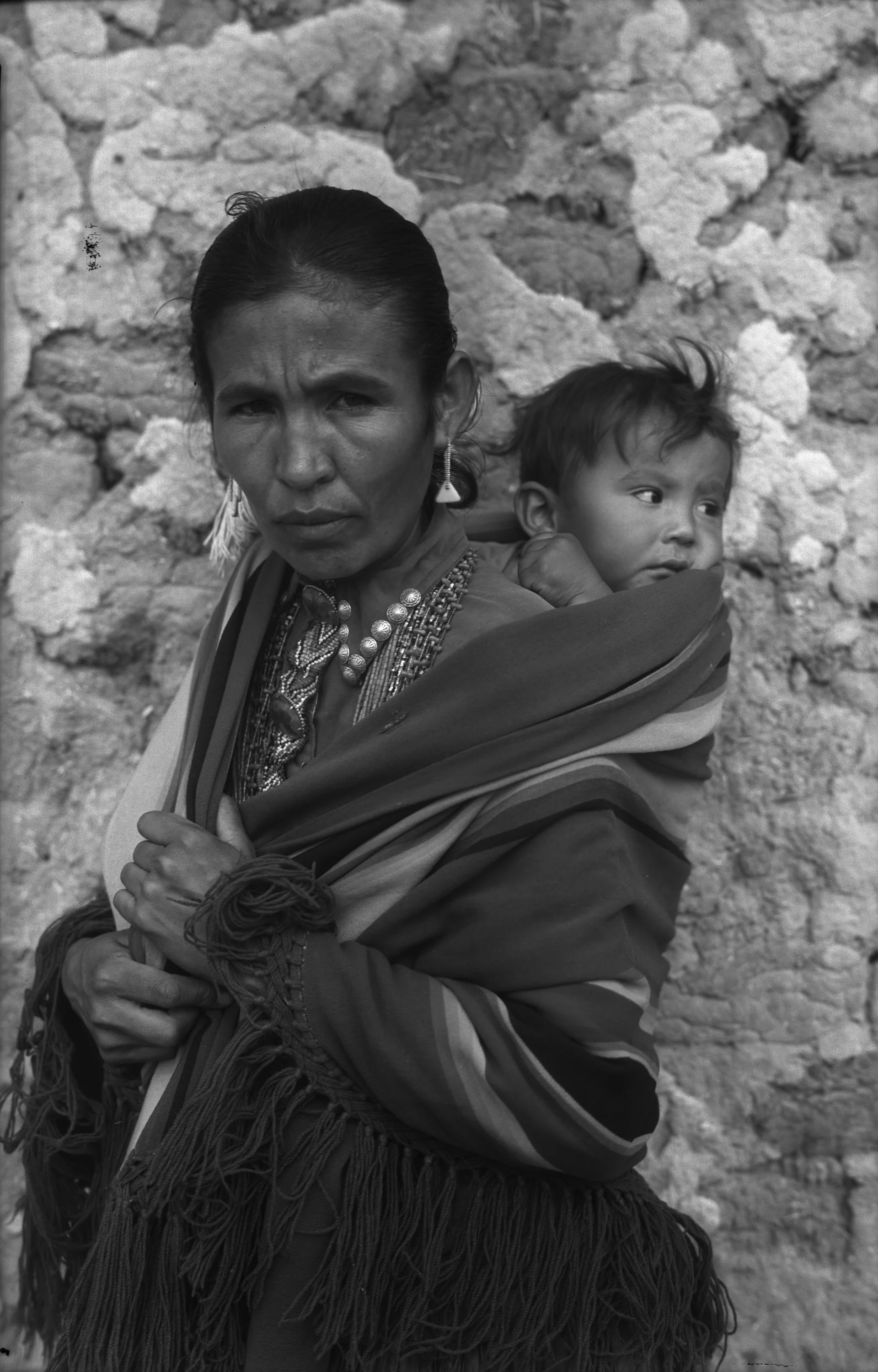 Navajo+women+and+her+child.jpg
