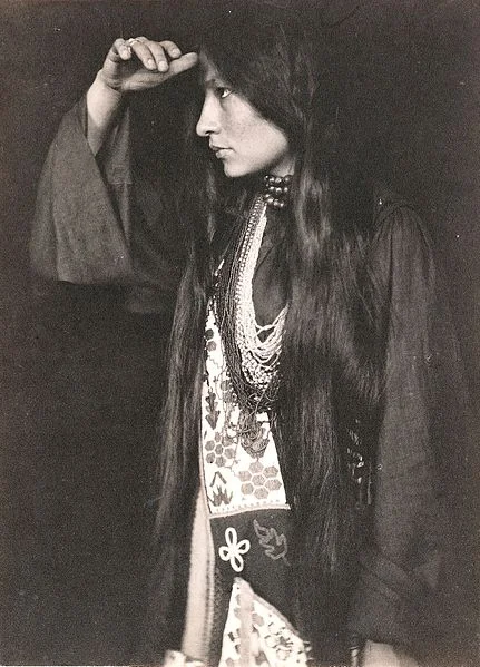 431px-Zitkala-Sa.jpg