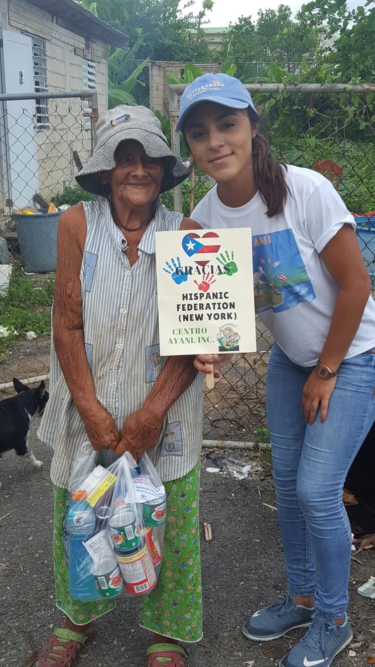 Food distribution by Centro Yani