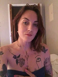 Malia Luna is a multi-media artist, ritual facilitator and ceremonialist. Her work focuses on the activation of potential and the clearing and transmutation of dense energetic patterns in bodies; human bodies, bodies of water, the Earth body, spirit bodies and collective consciousness. Instagram : @malialunatattoo