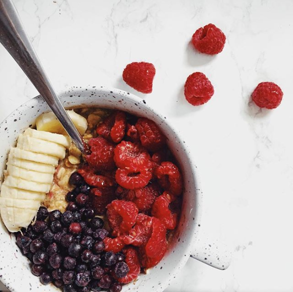 oatmeal with berries.png