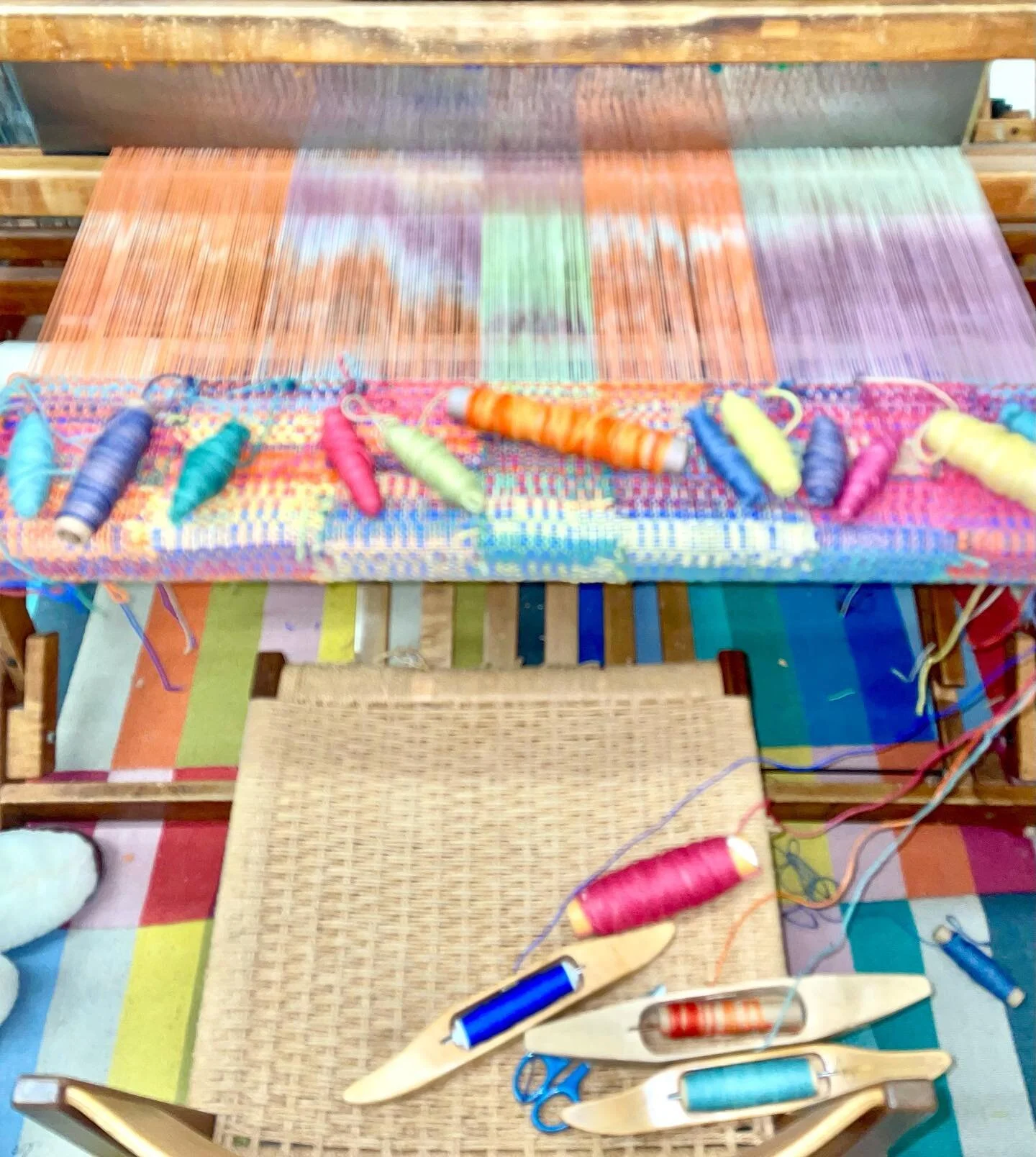 WIP w/16 different spools going + swipe for a sunbathing selfie 

#chicagoartist #textileartist #textileart #textiledesign #cotton #wool #woventextiles #chicagotextiles #rainbow #sunset #chemtrails #chemicalsunset #computergenerated  #pollution #acid