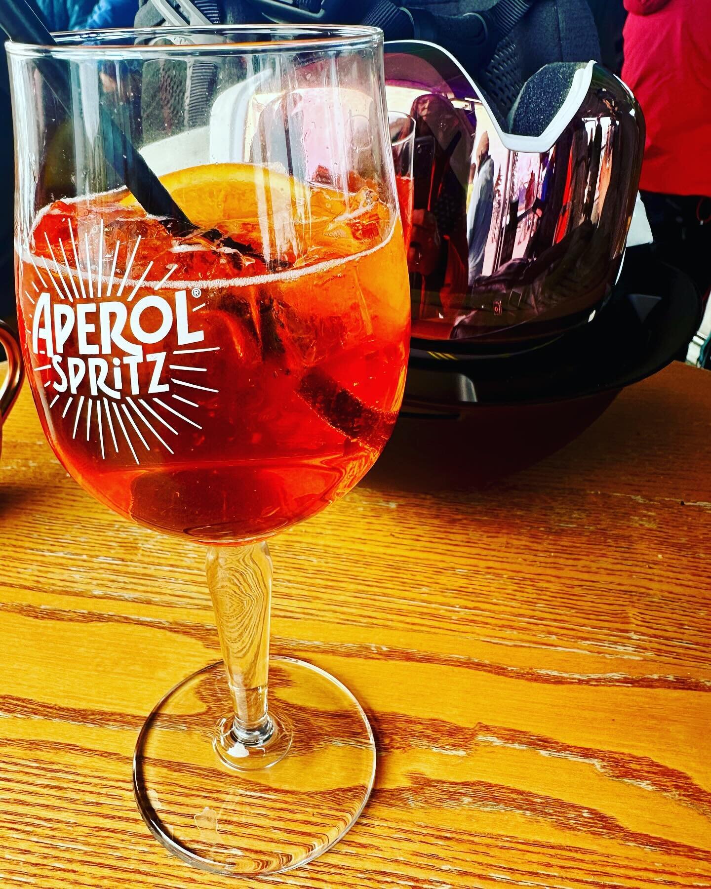 Apr&egrave;s time 🎿  #aperolspritz  #whistlercanada