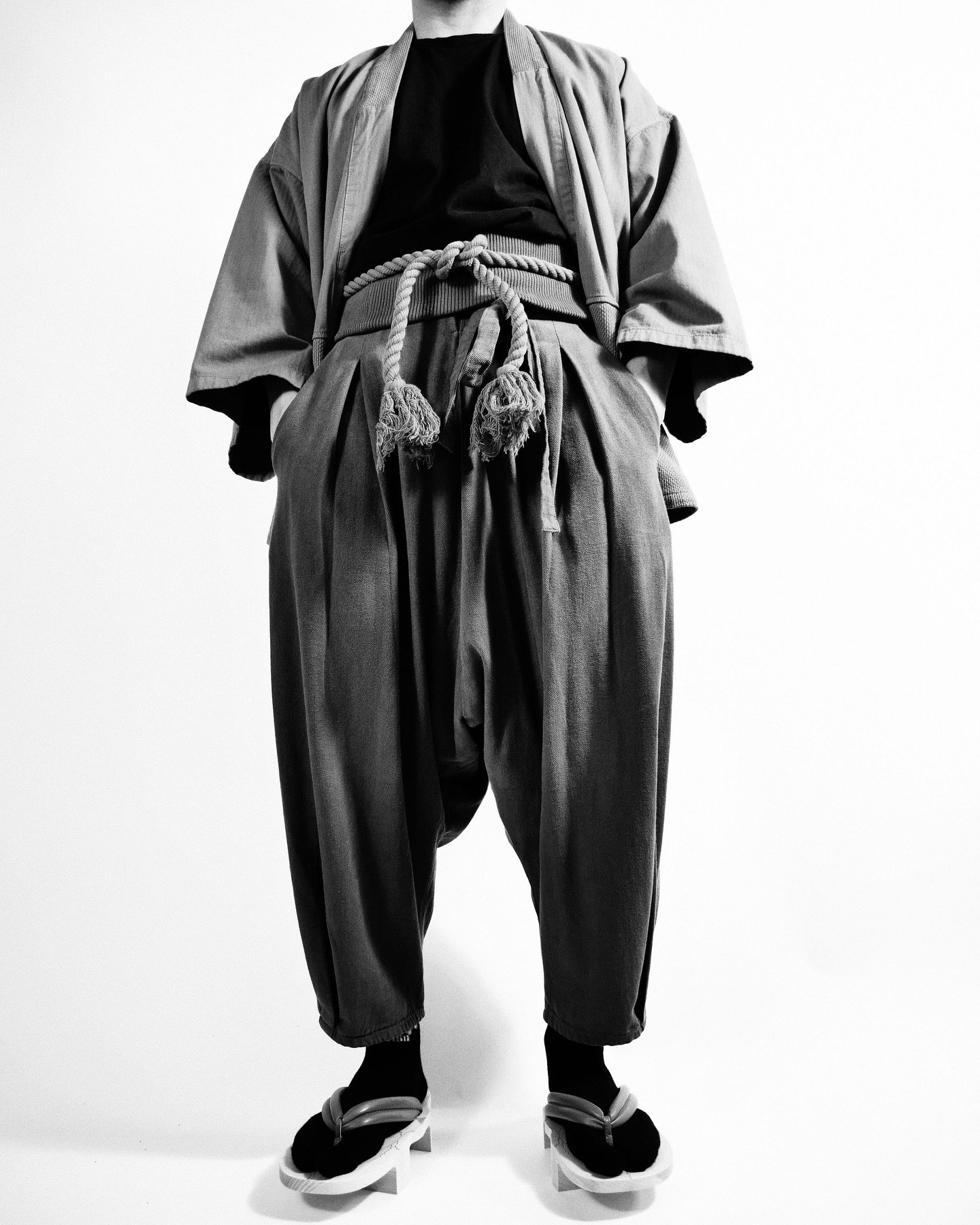 PF Outfit⚫️⚪️

Jacket: Norato
T-shirt: Shiki
Pants: Zouhiki
Waistband: Haki
Rope: Tsuna
Socks: Skull Tabi Socks
Sandals: Kuniyoshi Geta

*now you can book a weekend warehouse visit at https://prospectiveflowvisit.as.me/schedule.php

#prospectiveflow 