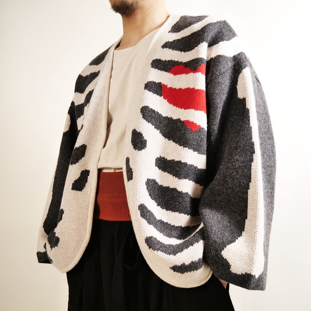 Rib Cage Kimono Sweater by @mutsu_by_pf 🦴❤️
They are available online at &ldquo;Mutsu&rdquo; section!
Love the way this style flow!
Have a nice weekend🍀

#prospectiveflow 
#mutsubypf 
#contemporaryfashion 
#ribcage 
#art