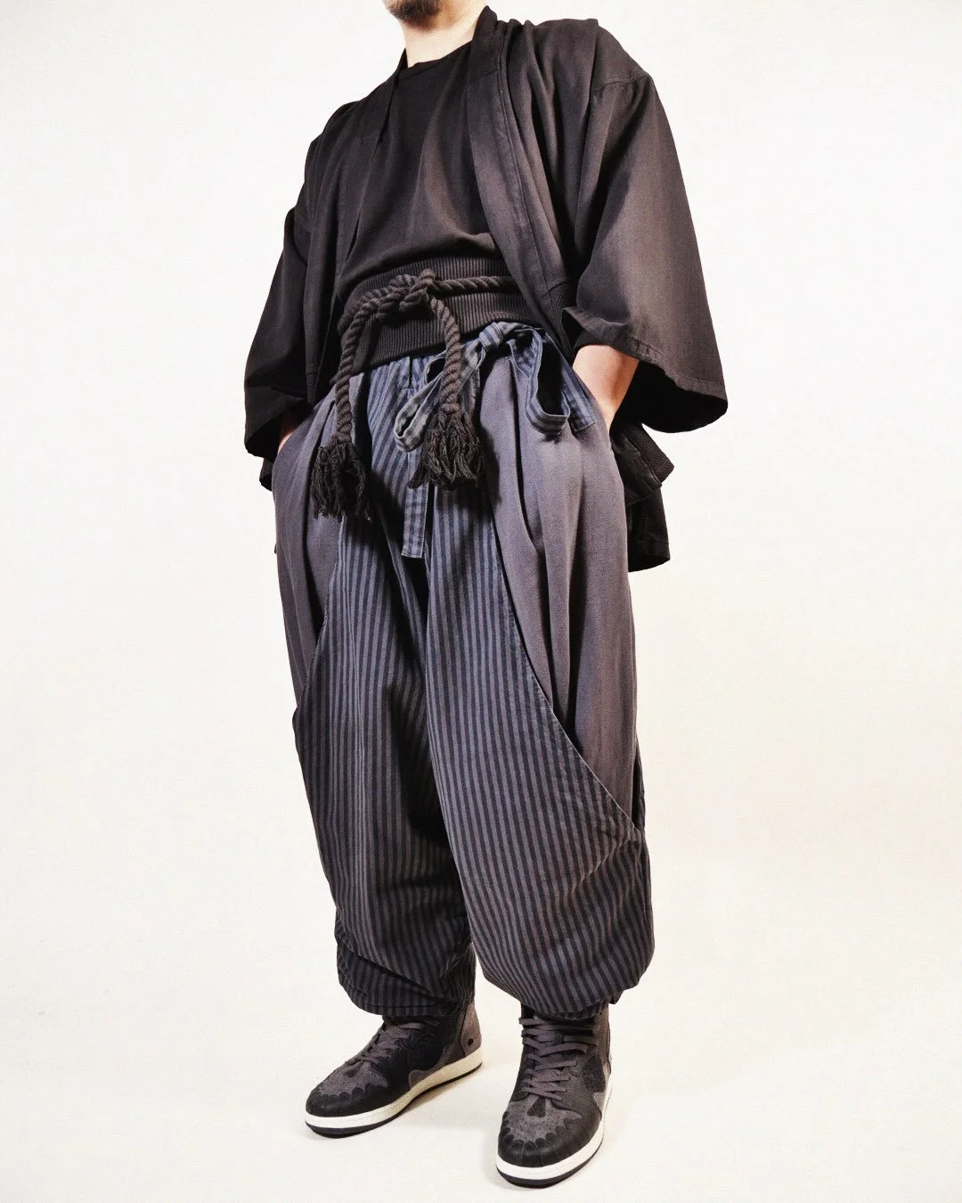 Staple Look Of The Week #298👌

Jacket: Norato-Black
T-shirt: Shiki-Black
Pants: Momota-Faded Black
Waistband: Haki-Black
Rope: Tsuna-Black
Sneakers: Air Panatomy 1 High-Goma

#prospectiveflow 
#mutsubypf 
#pfoutfit 
#contemporaryfashion