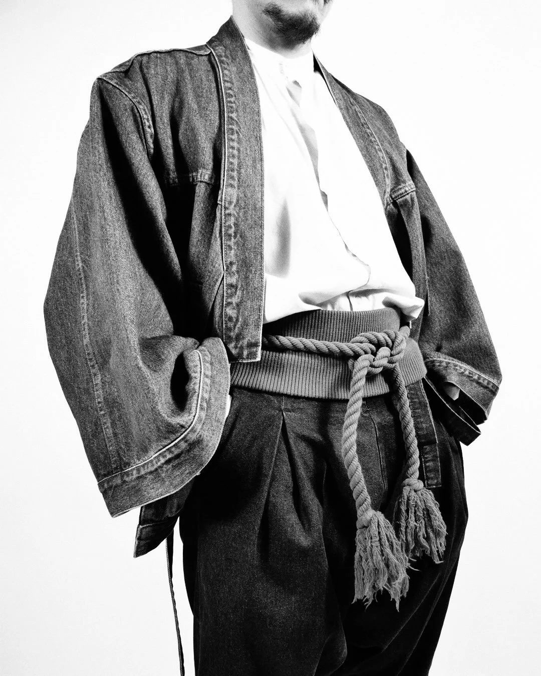 PF Outfit ⚫️⚪️

Jacket: Niban
Shirt: Mei
Pants: Momohiki-Denim
Waistband: Haki
Rope: Tsuna
Sandals: Kuniyoshi Geta

#prospectiveflow 
#mutsubypf 
#pfoutfit 
#contemporaryfashion