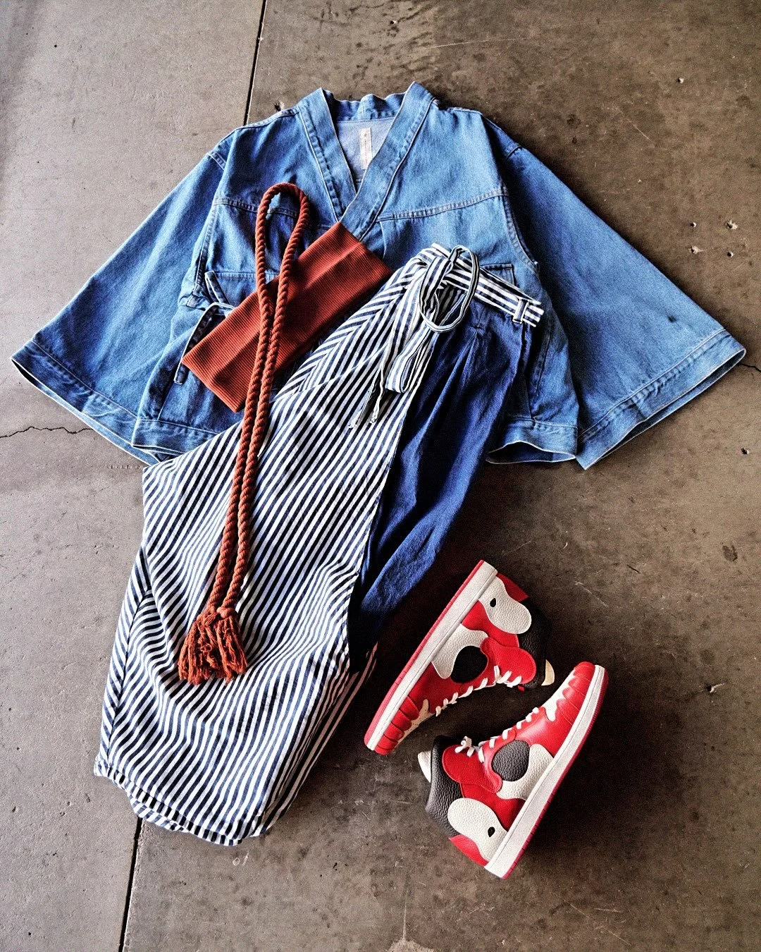 *Close Up Details

Jacket: Niban-LWD
Pants: Momota-LWD
Waistband: Haki-Brick
Rope: Tsuna-Brick
Sneakers: Air Panatomy 1 High-SCCIC

#prospectiveflow
#mutsubypf 
#contemporaryfashion