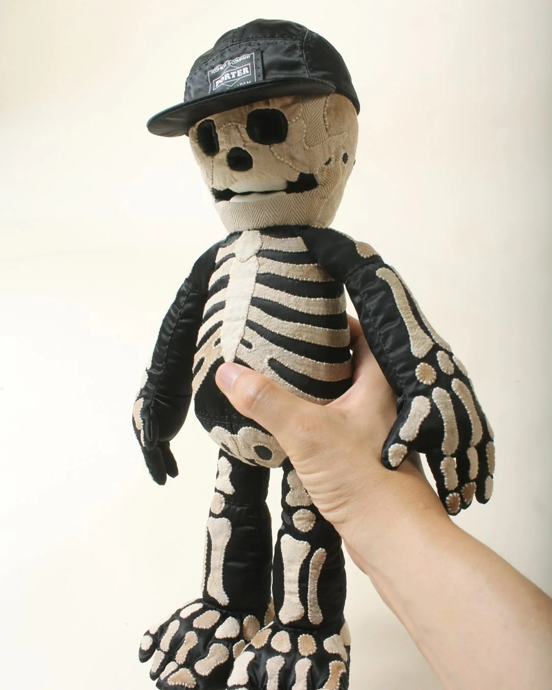Panatomy No.196 &ldquo;Tomy&rdquo; 💀
@porter_yoshida_co.official x @mutsu_by_pf 
This 1/1 art piece will be available in Japan sometime next year!
Happy Friday everyone🍀

#porter 
#yoshidakaban 
#mutsubypf 
#prospectiveflow
