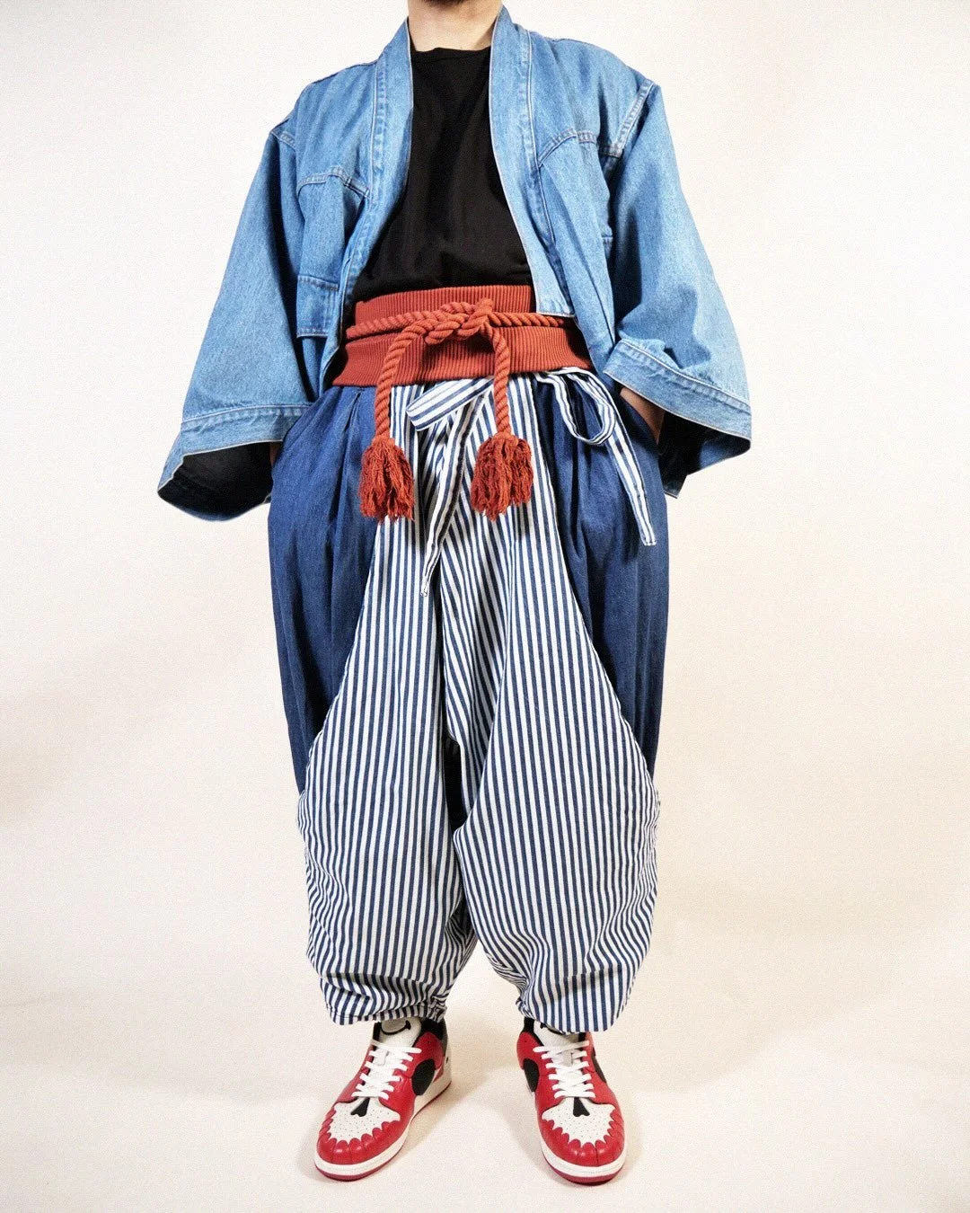Staple Look Of The Week#299🔵🔴⚫️

Jacket: Niban-LWD
T-shirt: Shiki-Black
Pants: Momota-LWD
Waistband: Haki-Brick
Rope: Tsuna-Brick
Sneakers: Air Panatomy Low-SCCIC

#prospectiveflow 
#mutsubypf 
#pfoutfit