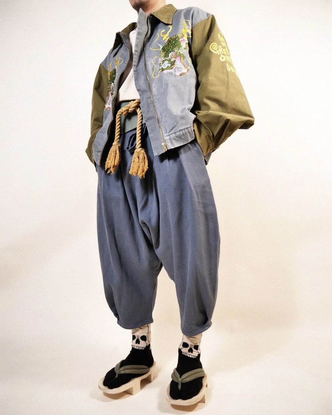 Staple Look Of The Week #300🔵🐲

Jacket: GF No.183 Green Dragon Jacket-BG
T-shirt: Shiki-Natural
Pants: Zouhiki-Sashiko-Ash Blue
Waistband: Haki-Military Green
Rope: Tsuna-Sunflower 
Sock: Skull Tabi Socks-Natural
Sandals: Kuniyoshi Geta-Olive

#pro