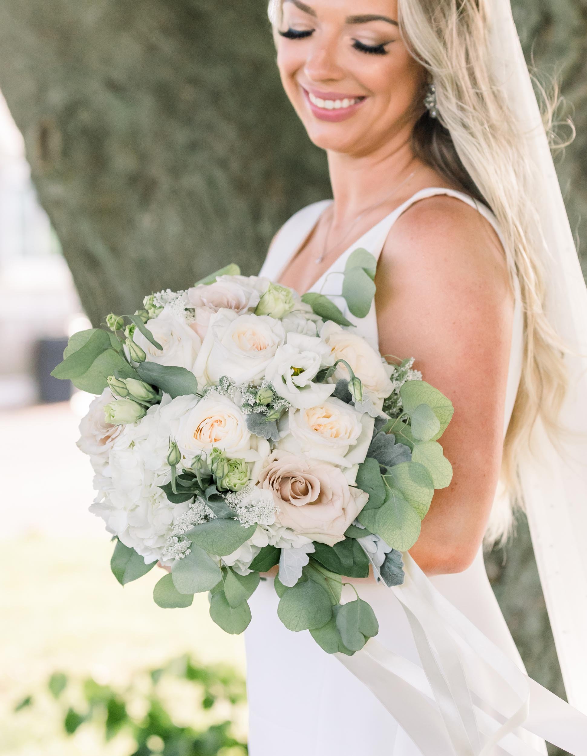 hengstenbergs-florist-weddings-love-story-marley-alex-©OliviaCainePhotography-002.jpg