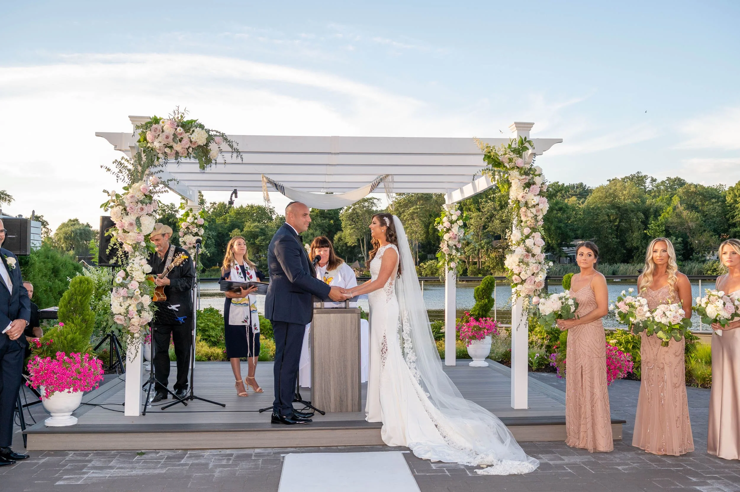 hengstenbergs-florist-weddings-love-story-allie-doug-04.jpg