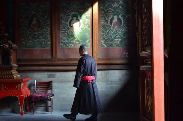 Monk
&mdash;�&mdash;
#tbt #china #buddhists #temple #beijing #monk #shadows