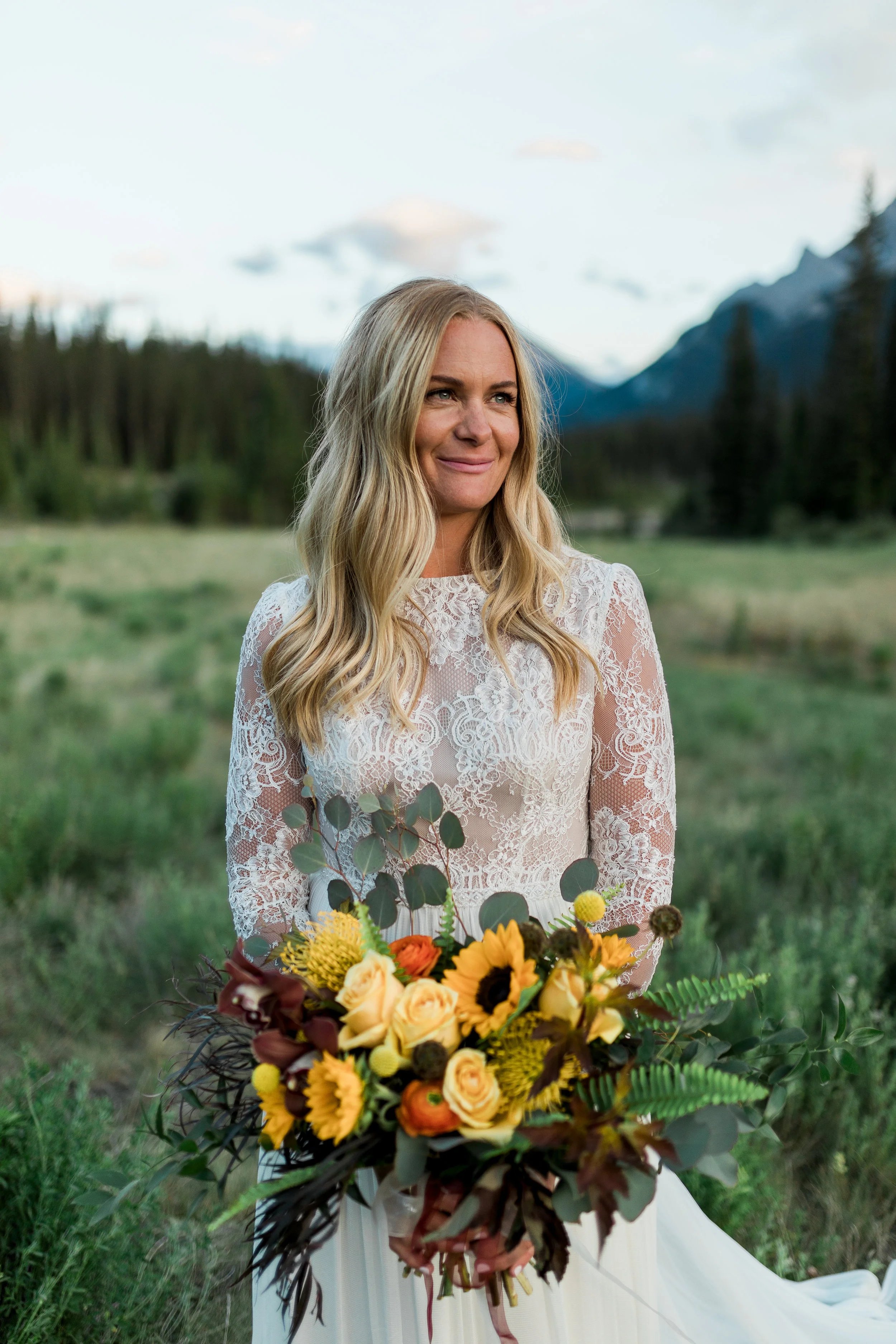 Bridal Bouquet - Calgary Wedding Flowers - Matt Lowden Photography.jpg