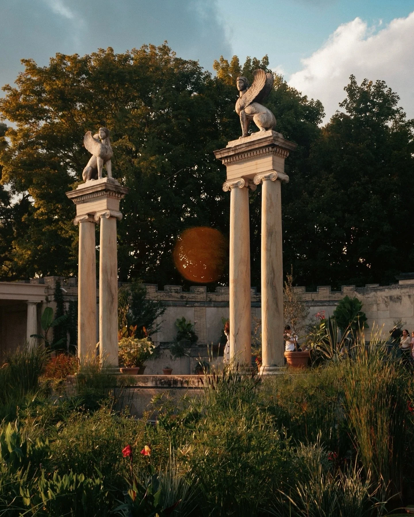 getting lost in beautiful places 🌿✨
.
.
.
#untermyergardens #passportplaces #pursuepretty #cottagecore #dreaminginpictures #alittlebeautyeveryday #momentsofmine