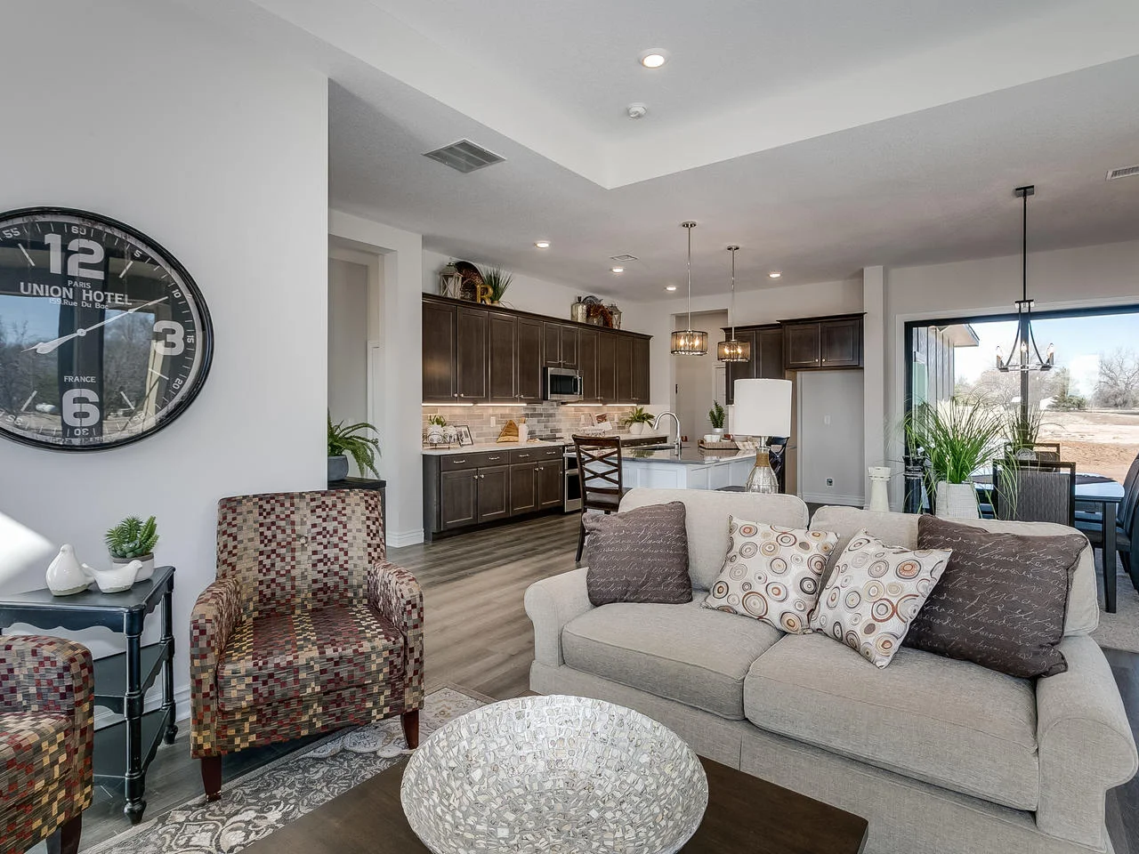 3844 Brush Creek St Wichita KS-008-20-Living Room-MLS_Size.jpg