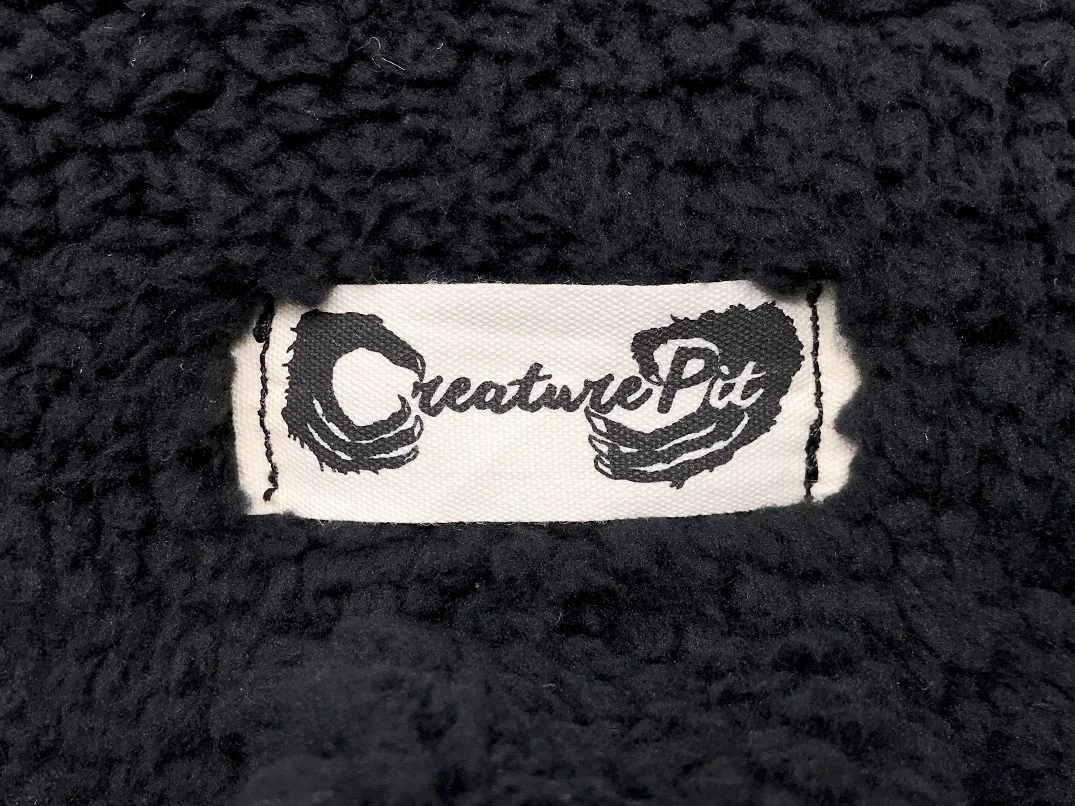 Pillow-Black_Grey-Detail-Tag.jpg
