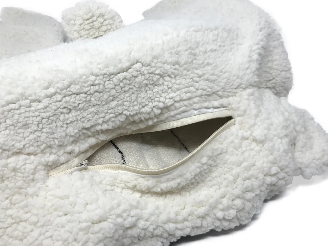 Pillow-White_Black-Detail-ZipperOpen.jpg
