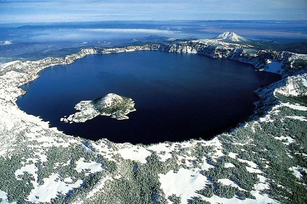 Crater_lake_oregon.jpg