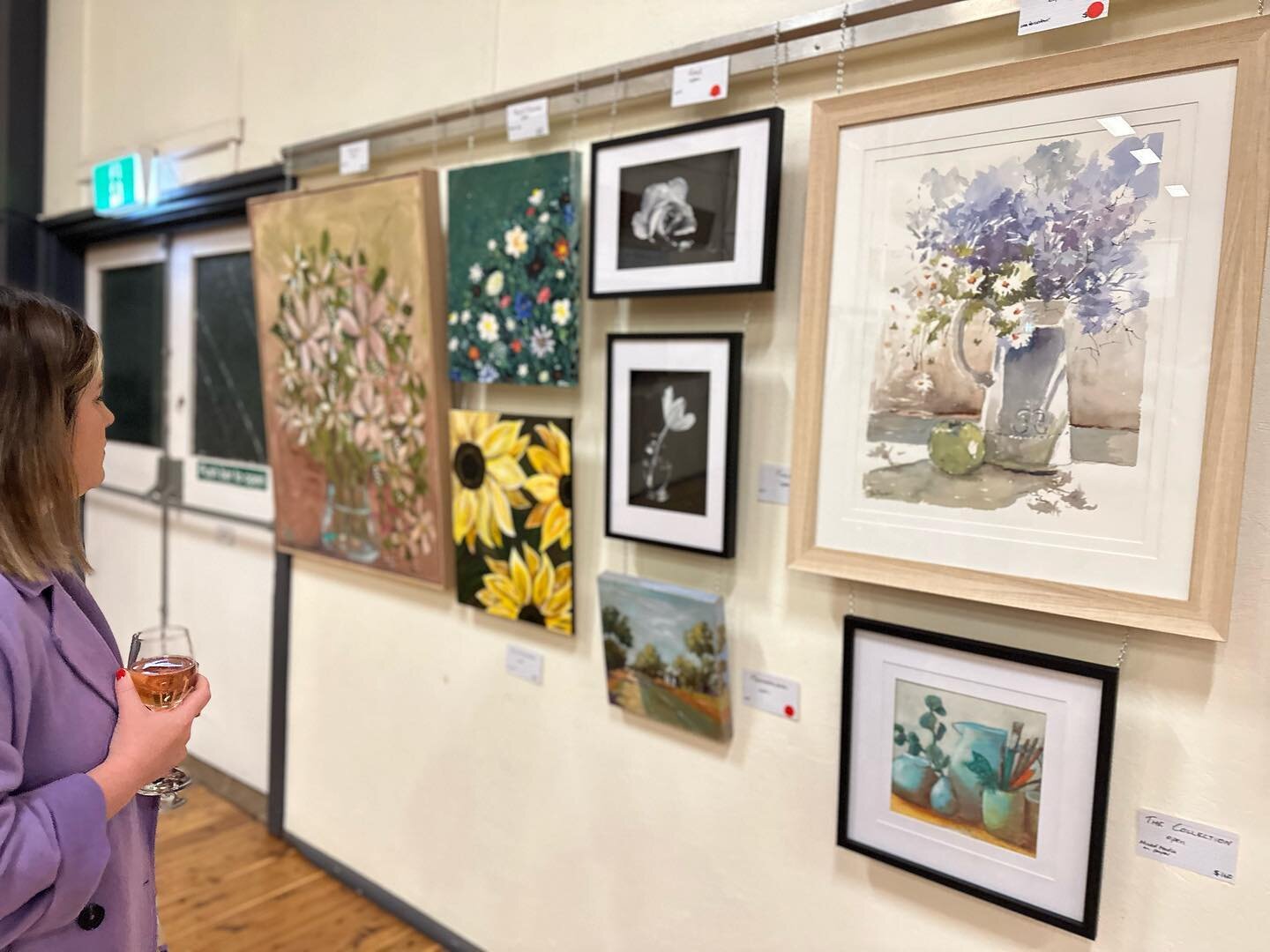 Gala night at the Ardlethan Art Prize. A collection of pieces on display in the Ardlethan Memorial Hall 🖼️🖌️

Exhibition open Saturday 13 + Sunday 14 May. 
.
#canolatrail #artexhibition #ardlethan #art #visitriverina #coolamonshire #visitcoolamonsh