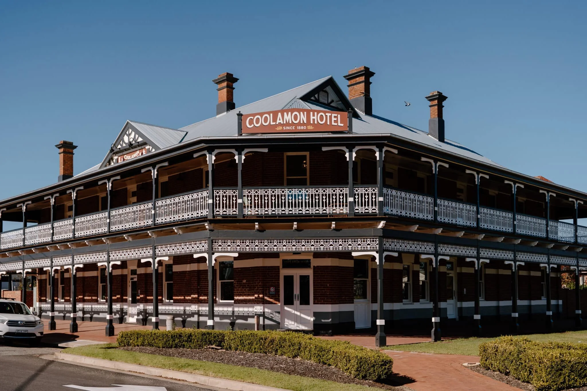Easter Sunday @ Coolamon Hotel