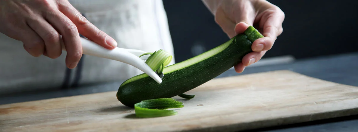 tog_peeling_zuchinni.jpg