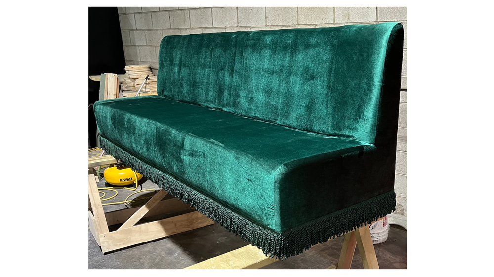 FRINGE BANQUETTE EMERALD