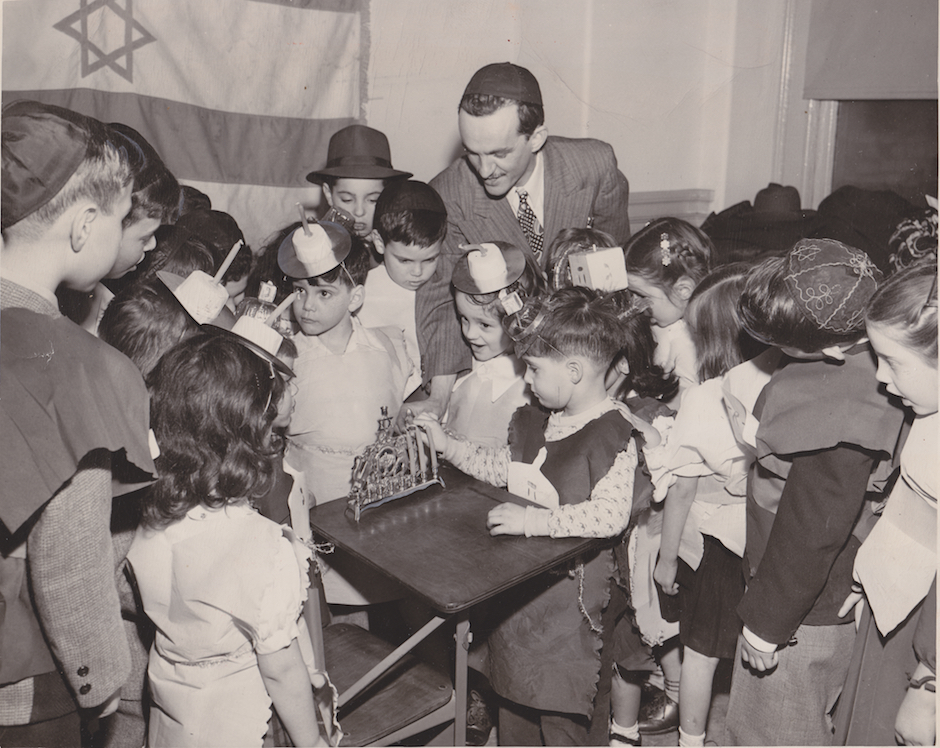Rabbi Chaim Lipschitz teaches first- and second-graders at the Beth Jacob School at Third and Catharine the Hebrew blessing over the lights in 1948.jpg