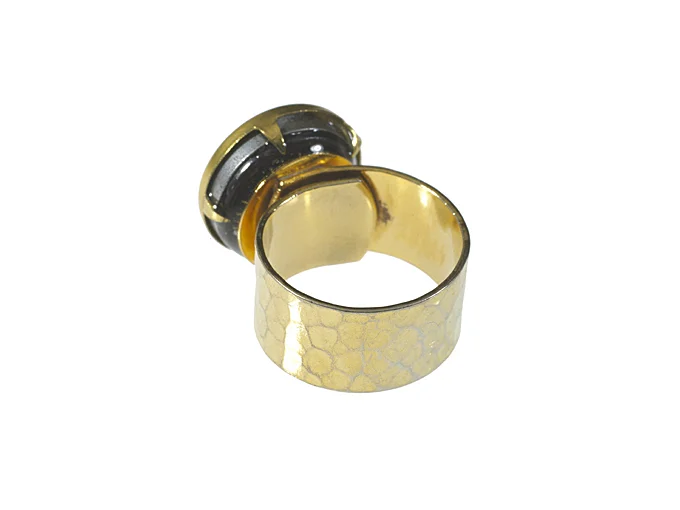 gold ring hammered back.jpg