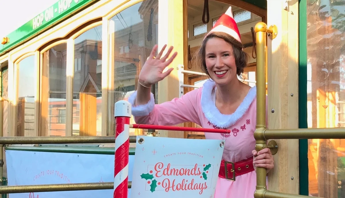 Edmonds_Holidays_Elf_Waving.jpg