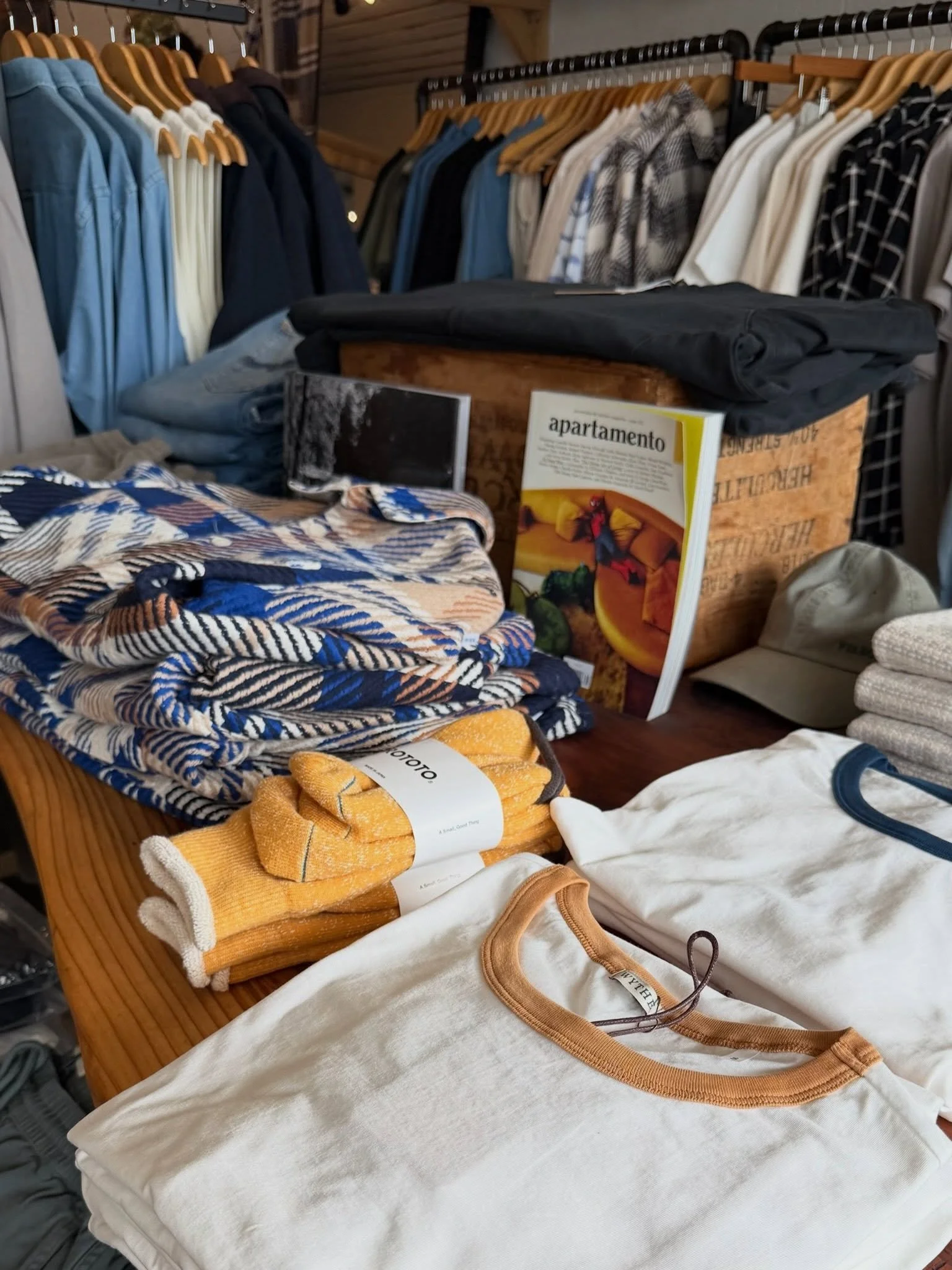 Downtown Edmonds makes it easy to celebrate dads &amp; grads! We&rsquo;ll get you started here, then check out the full guide in our bio:

Up their style game with upscale menswear and home goods from @podiumedmonds 

Enjoy a celebratory meal at @sal