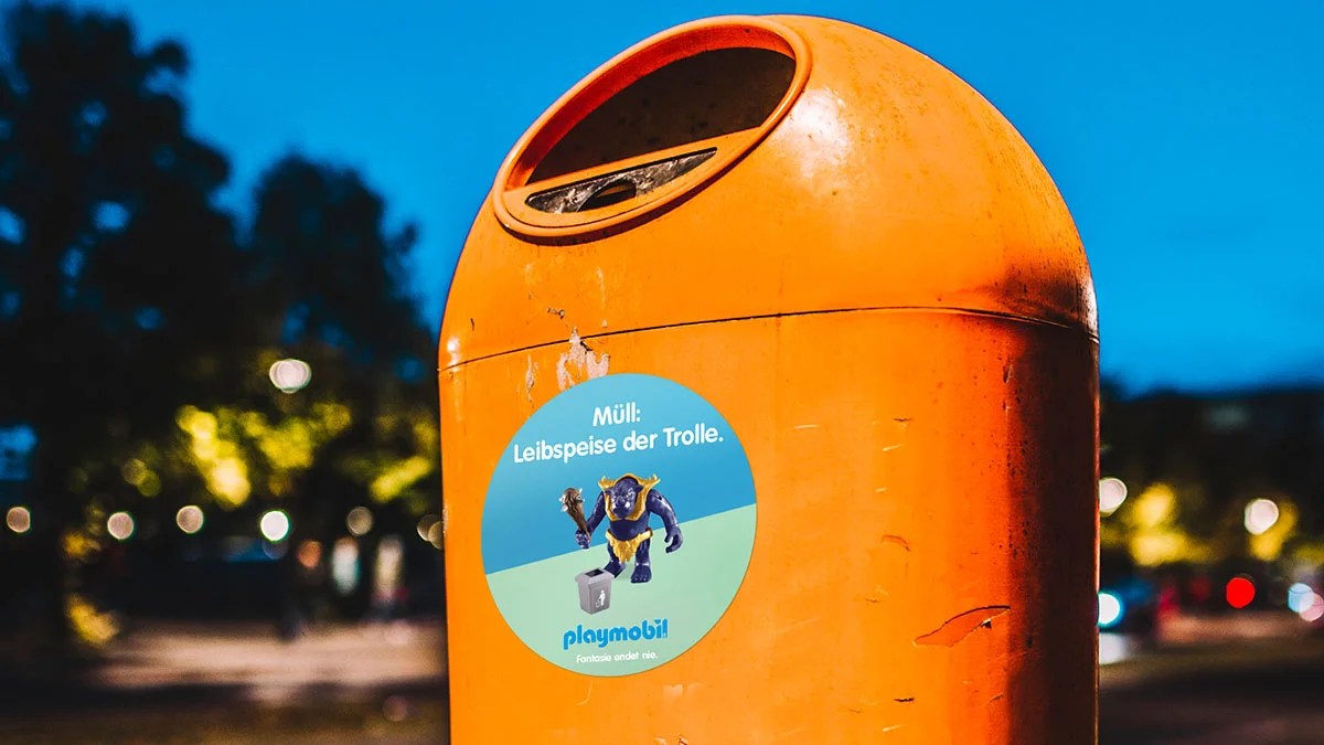 Guerilla-Sticker mit Fantasie.