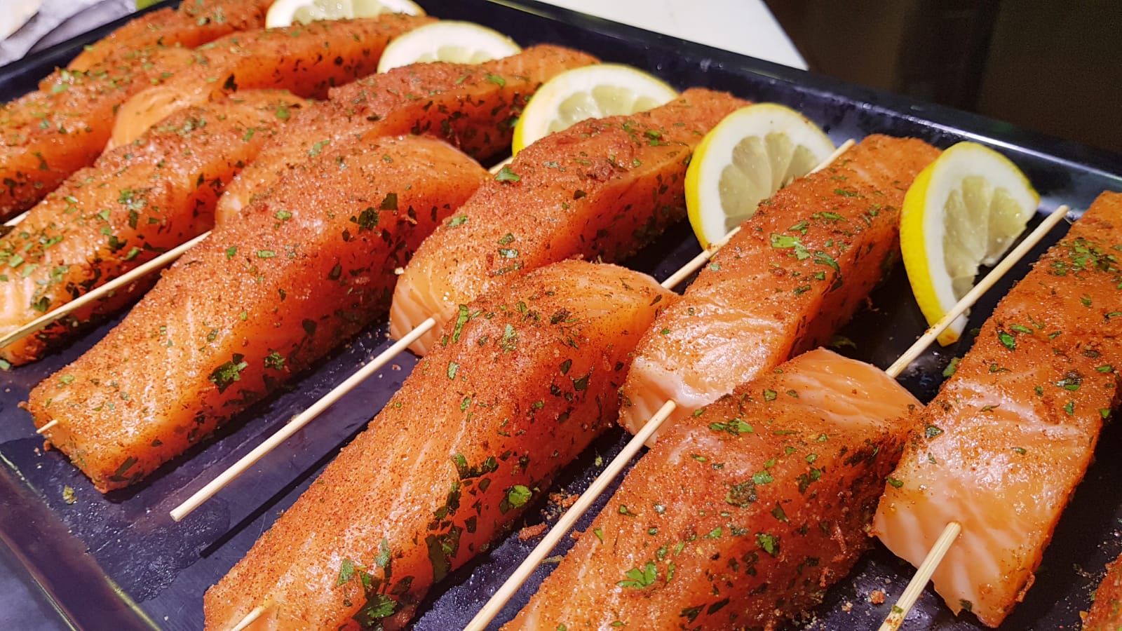 Herkkunuotan grillilohi tuoksuu ja maistuu!