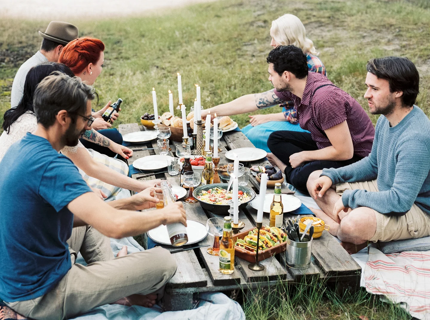 forest-picnic-with-friends-inspire-styling-hanke-arkenbout-photography-19.jpg