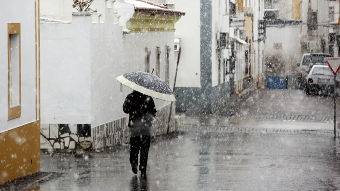 Il a neigé sur Lisbonne en Avril (Em abril águas mil !)