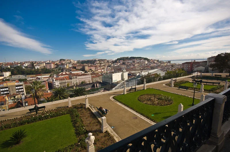 Si vous souhaitez profiter d’une vue à l’ombre, visitez le Mirador de São Pedro De Alcântara