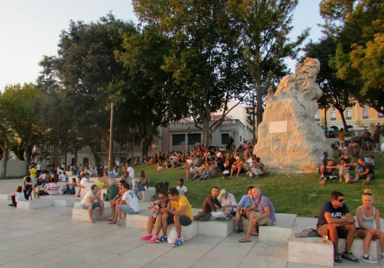 Adamastor : le Mirador de de Santa Catarina à Lisbonne fermé au moins jusqu’à la fin de l’été