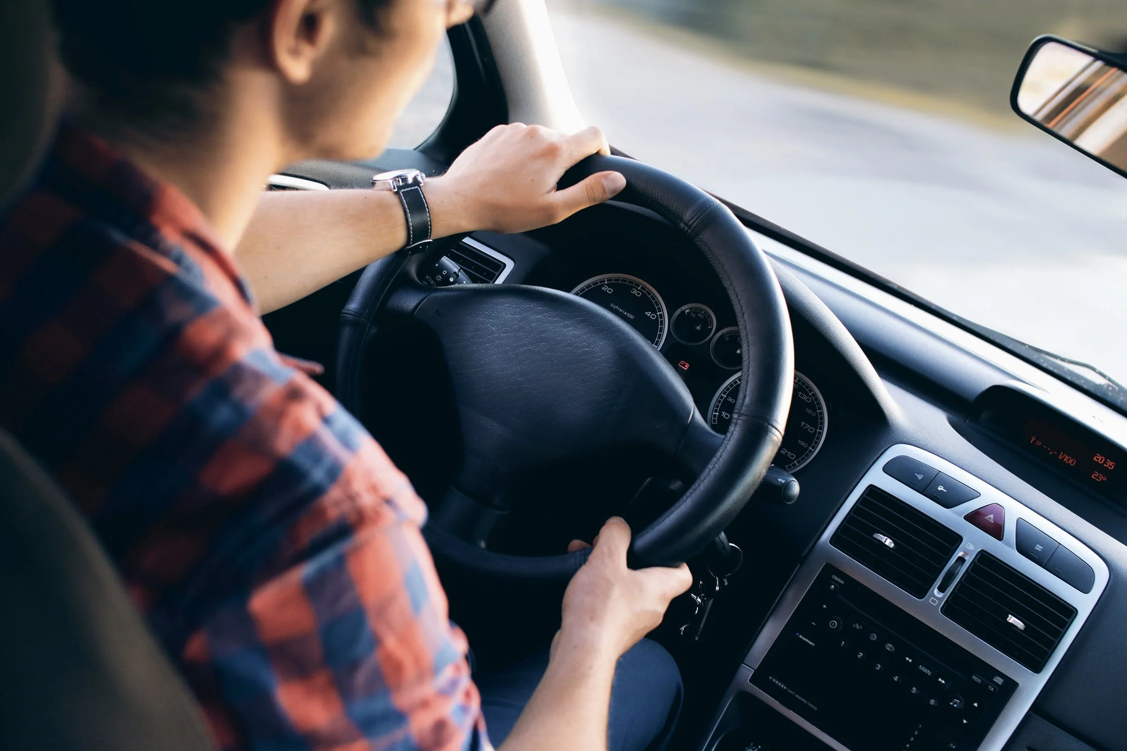 Une conduite d'essai permet de voir si la voiture roule bien.
