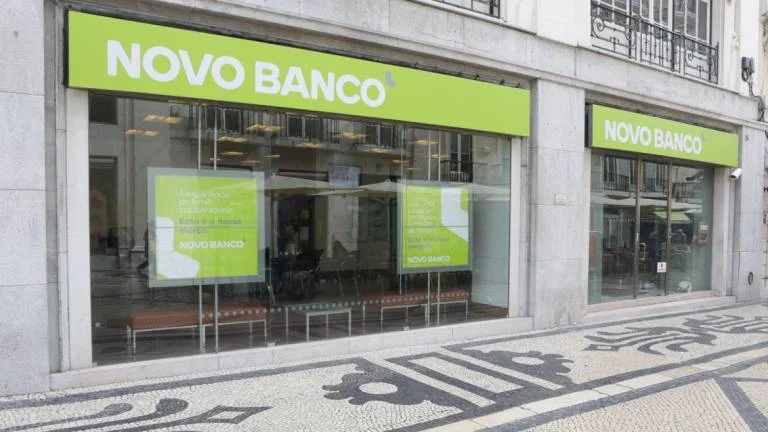 Les agences Novo Banco disparaissent un peu partout au Portugal, mais pas les pertes