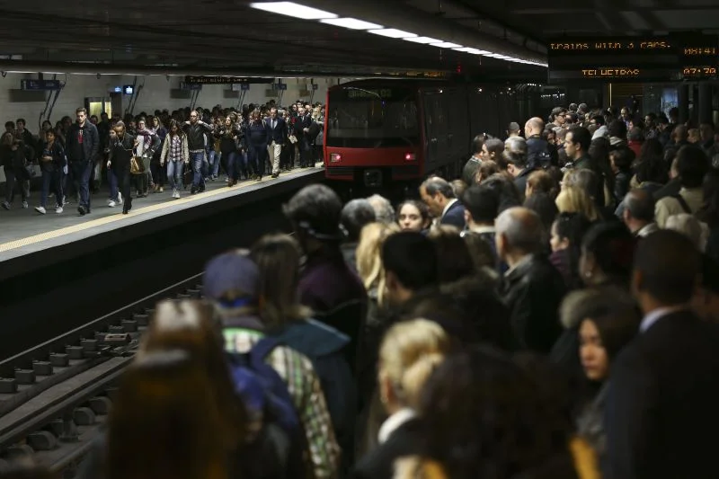 L’attente du métro à Lisbonne comme nous les aimons