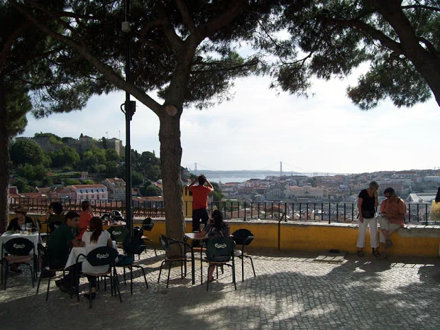 The Mirador de Graça can be visited day or night